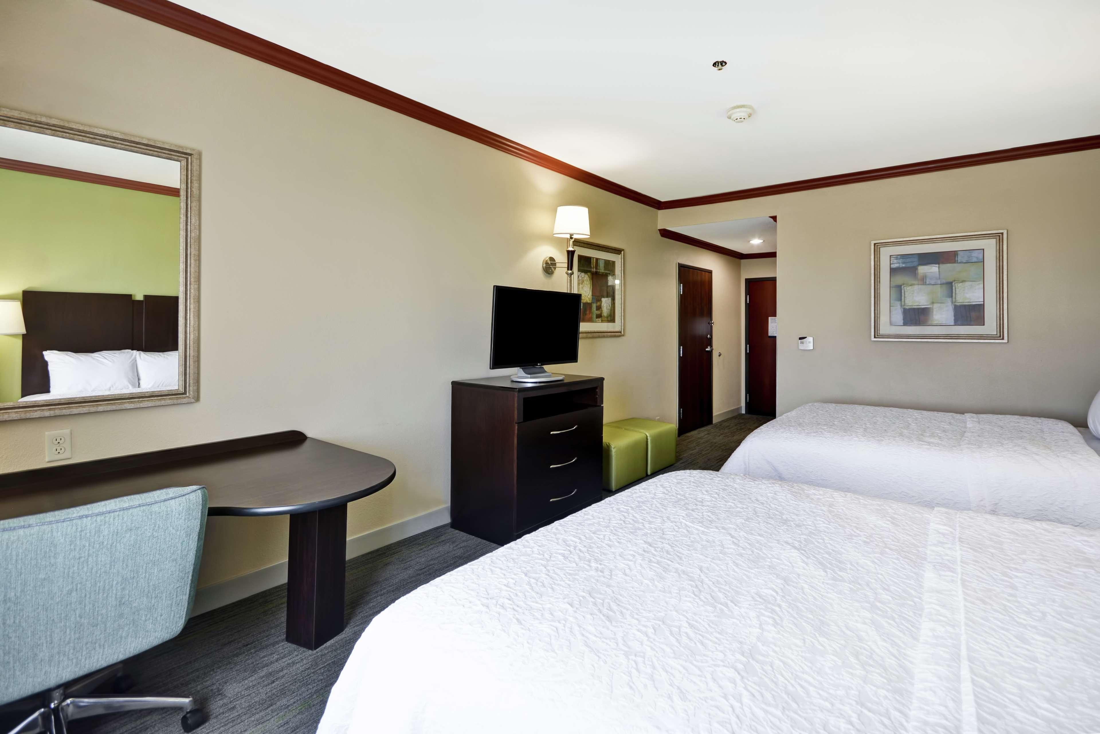 Hampton & I-37 - Navigation Boulevard Hotel